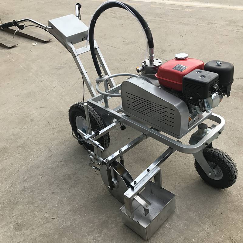 河南公路附属设施取得划线车用辅助定位机构专利能将标线附近灰尘吹走使划出的线更牢固
